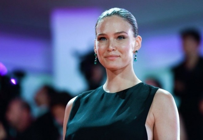 Üçüncü uşağına hamilə olan model poz verdi - foto