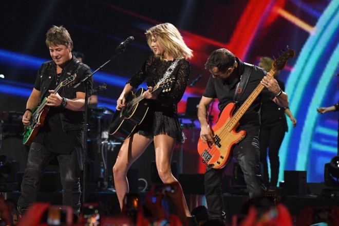 Teylor Svift konsertini ləğv etdi