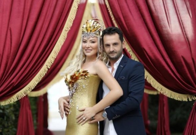 Müğənni 15 illik sevgilisi ilə evlənir - foto
