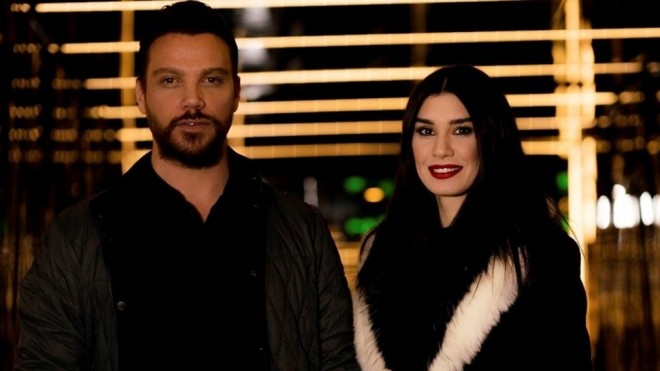 Müğənni boşandığı xanımla yenidən evlənir