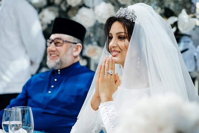 Model nişan üzüyünü satdı
