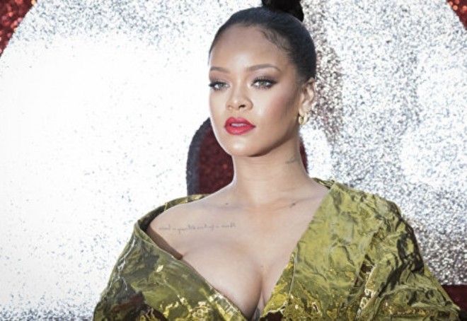 Rihannanın cazibədar rəqsi - video