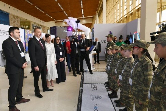 Şəhid övladlarının çıxışı hamını kövrəltdi - video