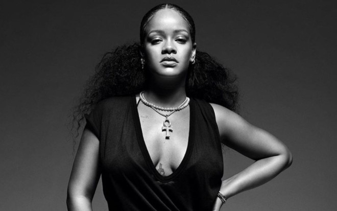 Rihanna yeni fotosessiya etdirdi