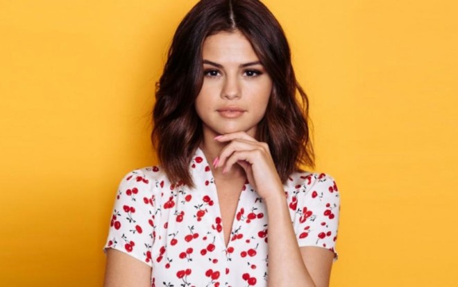 Selena Qomez hamını məhkəməyə verdi
