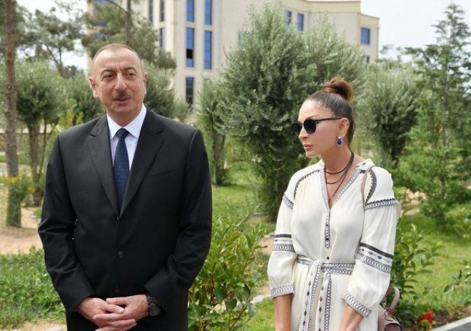 Prezident və xanımı Həzi Aslanovun məzarını ziyarət etdilər