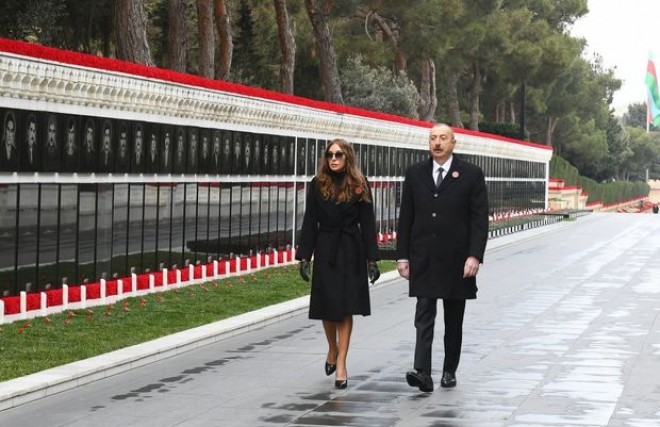 İlham Əliyev Şəhidlər xiyabanını ziyarət etdi - foto