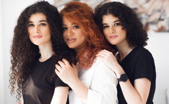 Əməkdar artistin qızı ərə gedir
