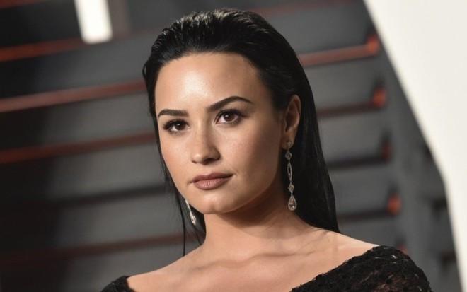 Demi Lovato uşalıqda təcavüzə uğrayıb
