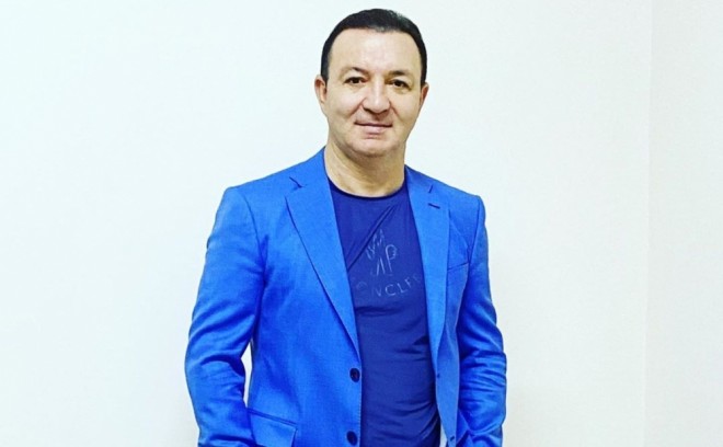 "Kişinin üstündən ətir iyi gələr..."