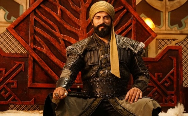 Burak Özçivit işçi heyətini təhqir edib