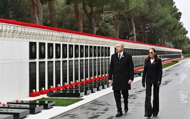 Prezident İlham Əliyev Şəhidlər xiyabanını ziyarət edib - foto