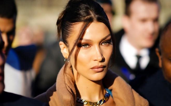 Model plastik əməliyyat etdirdiyini efiraf edib