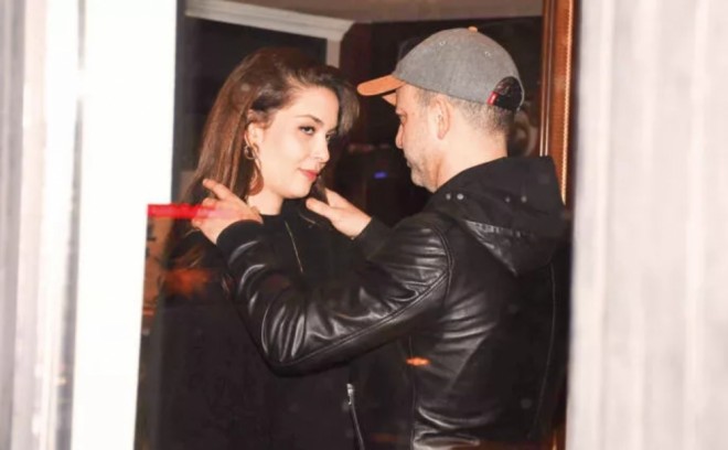 Aktyor yeni sevgilisi ilə - foto
