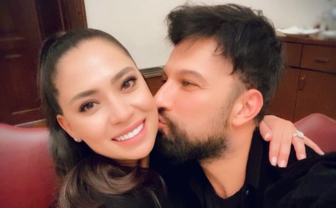 Tarkan xanımı ilə fotosunu paylaşıb