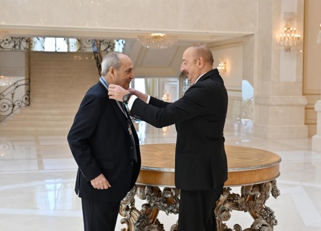 Prezident Xalq artistinə “İstiqlal” ordenini təqdim edib - foto