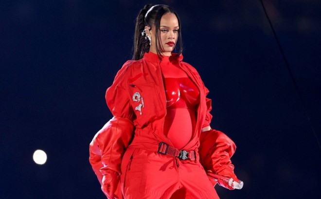 Rihanna səhnəyə dönüşə hazırlaşır
