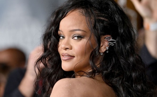 Rihanna görünüşünü dəyişib - foto