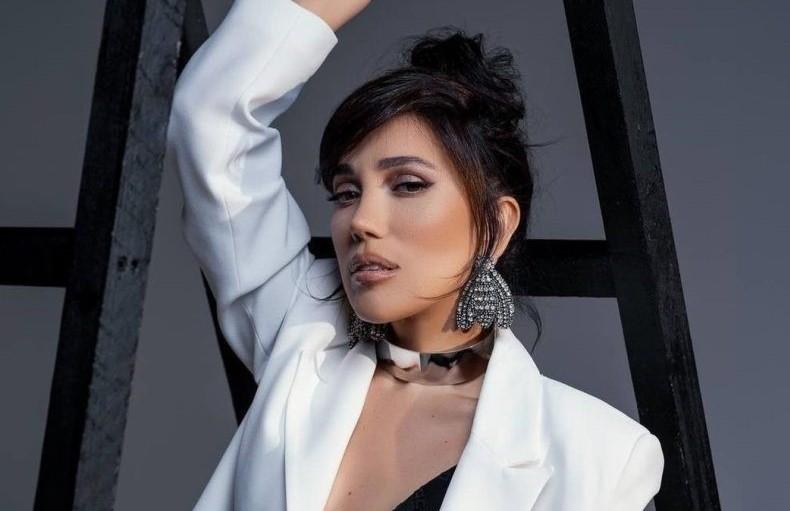 Lalə geyimləri ilə təəccübləndirdi - FOTO