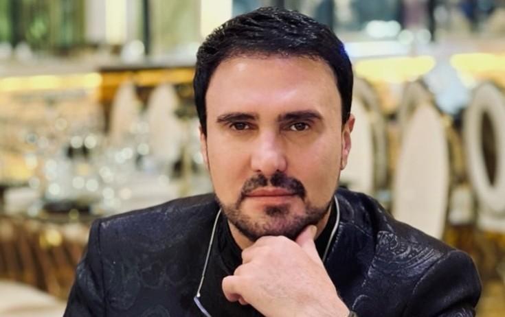 Nadir gözəl qadınları sevir