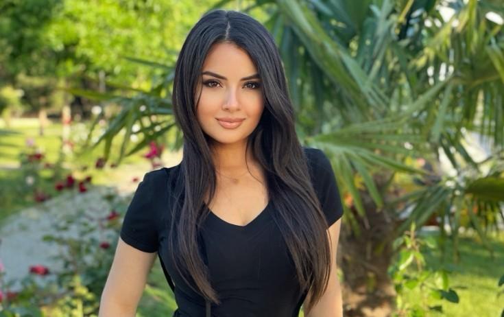 "Ürəyin ağrısa da, gülümsə..."