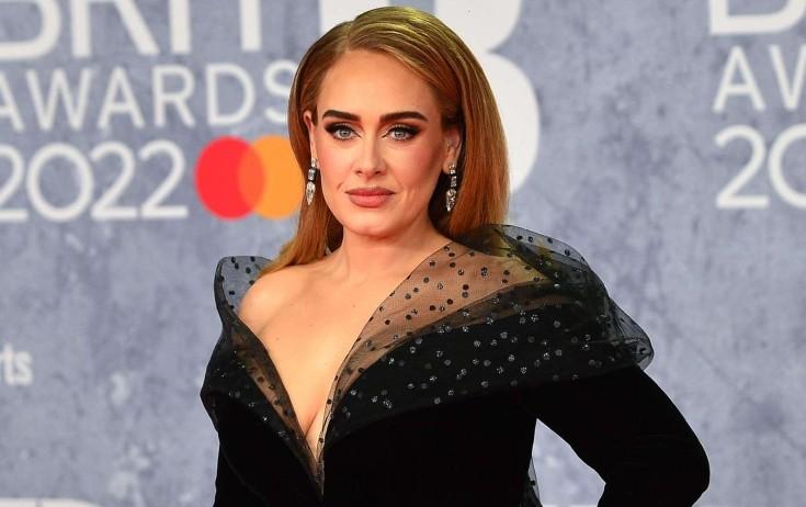 Adel filmə çəkilir