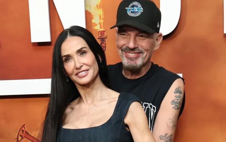 Aktrisa qırmızı xalçada - FOTO