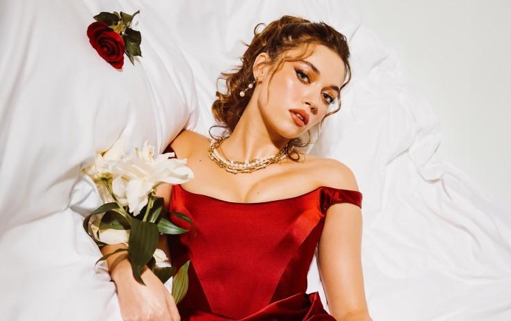 Aktrisa brendin elçisi olub