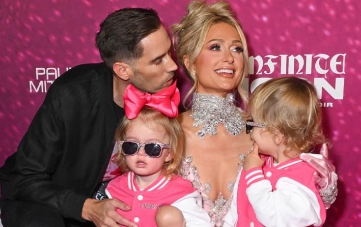 Model ailəsi ilə poz verdi - FOTO