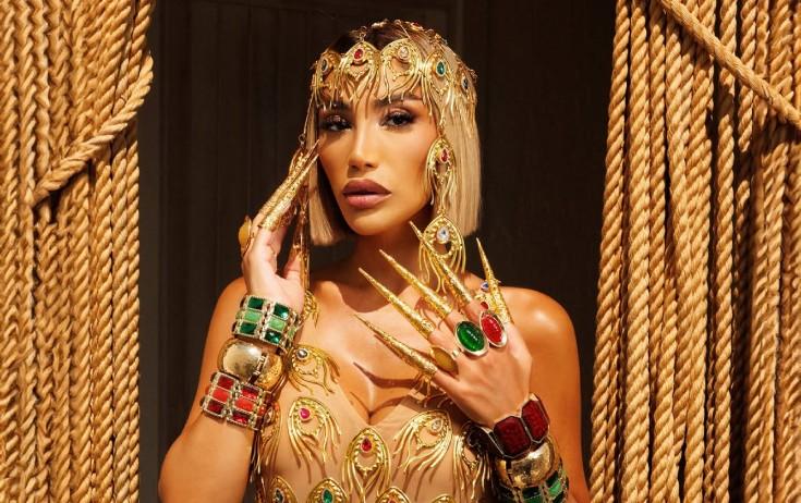 Röya qızılı rəngli libasda- FOTO